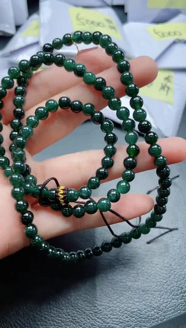 翡翠未镶嵌颈饰