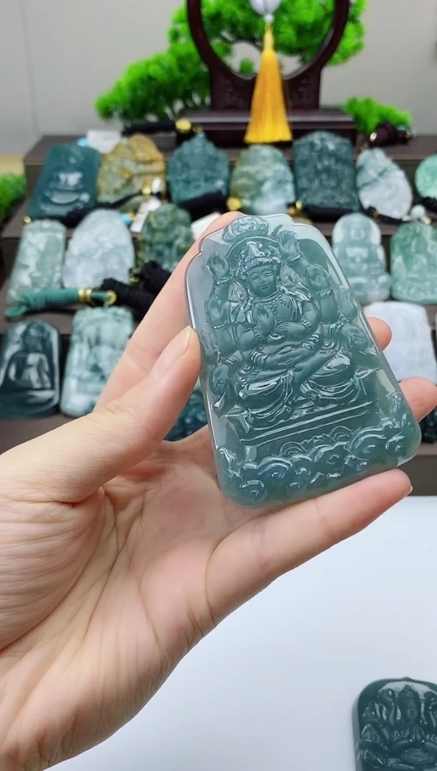 翡翠未镶嵌颈饰
