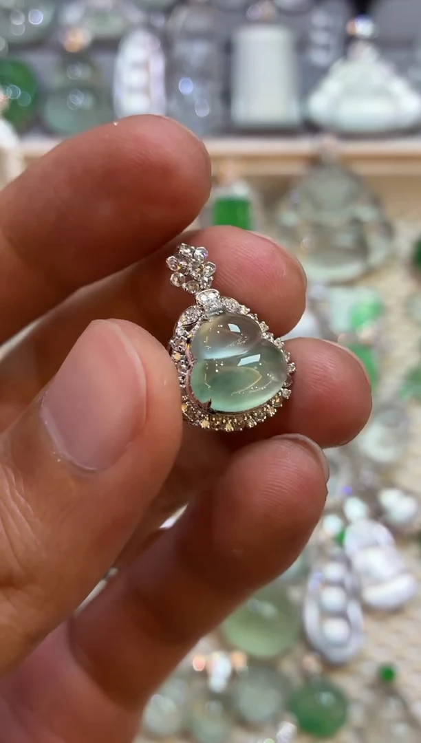 吊坠(不含链)18K金镶嵌翡翠葫芦