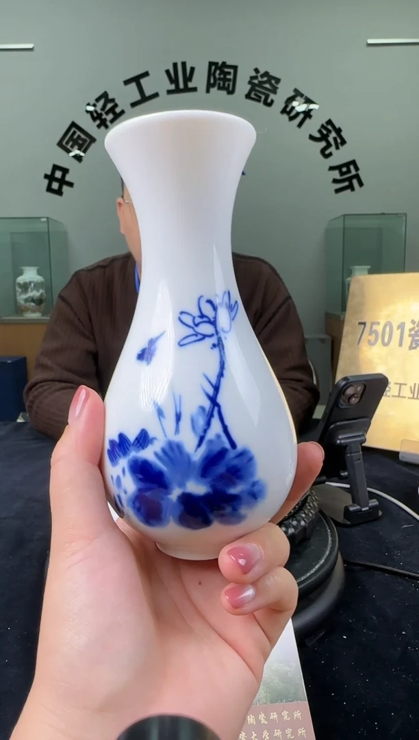瓷摆件滑石子小花瓶