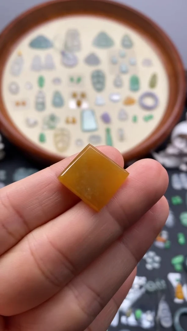 颈饰未镶嵌翡翠黄翡方块/芬