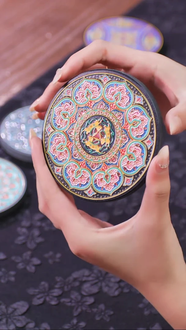 壹藏贰宝三兔图案杯垫一片