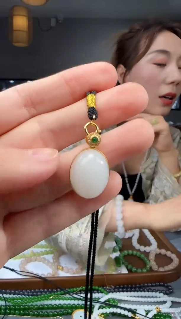 和田玉18K金镶嵌吊坠(不含链)1