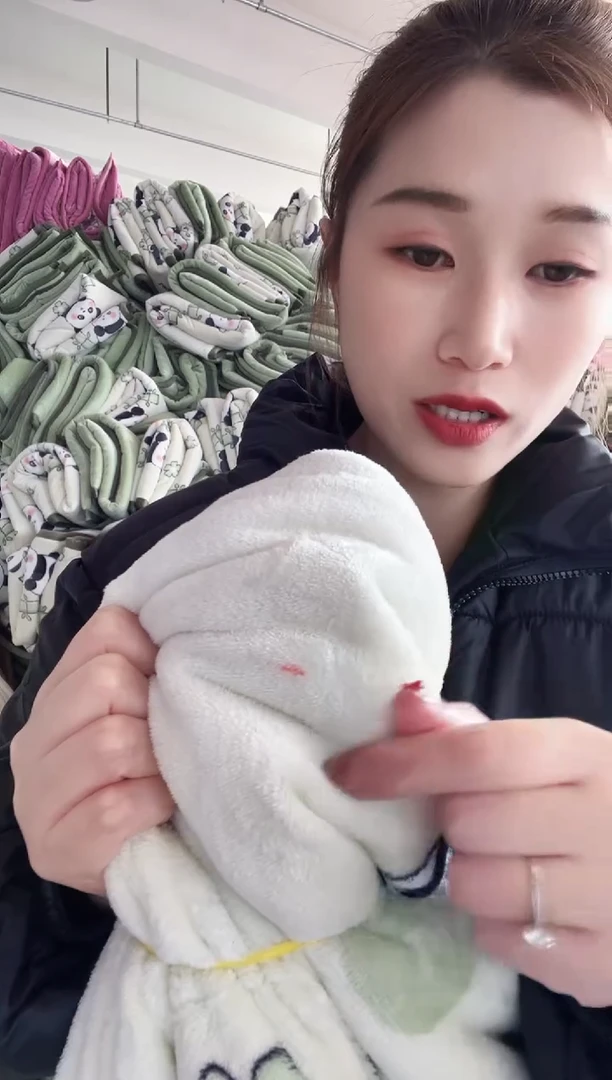 牛奶绒熊猫被子  1.8*2.0米  瑕疵