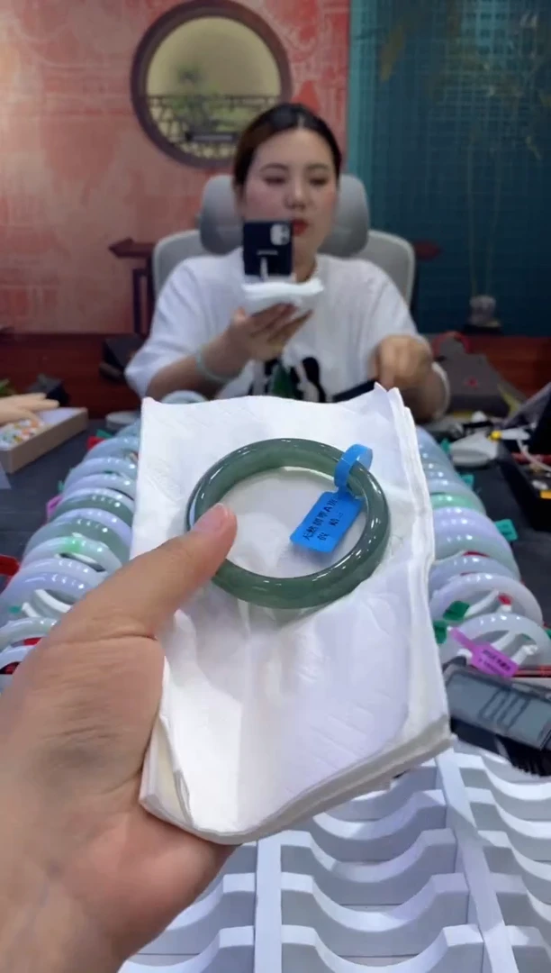 翡翠手镯未镶嵌多人0017485
