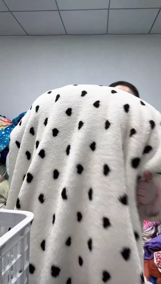 法兰绒3X1.8左右以主播介绍为准