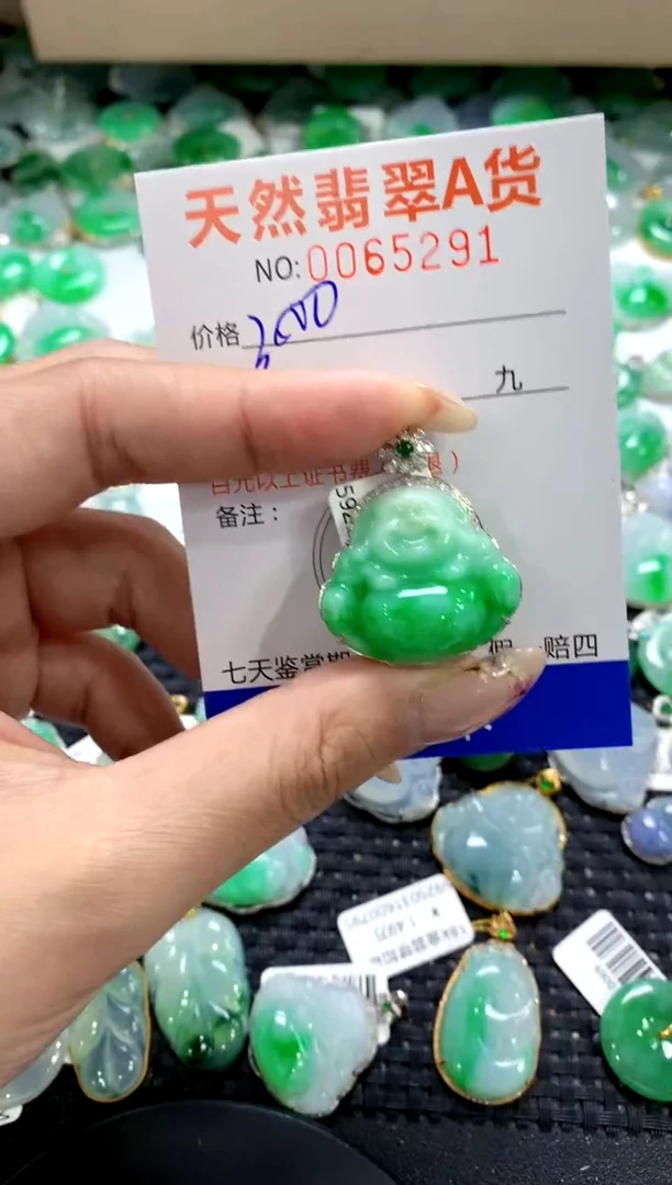 翡翠18K金镶嵌颈饰1111111111111111