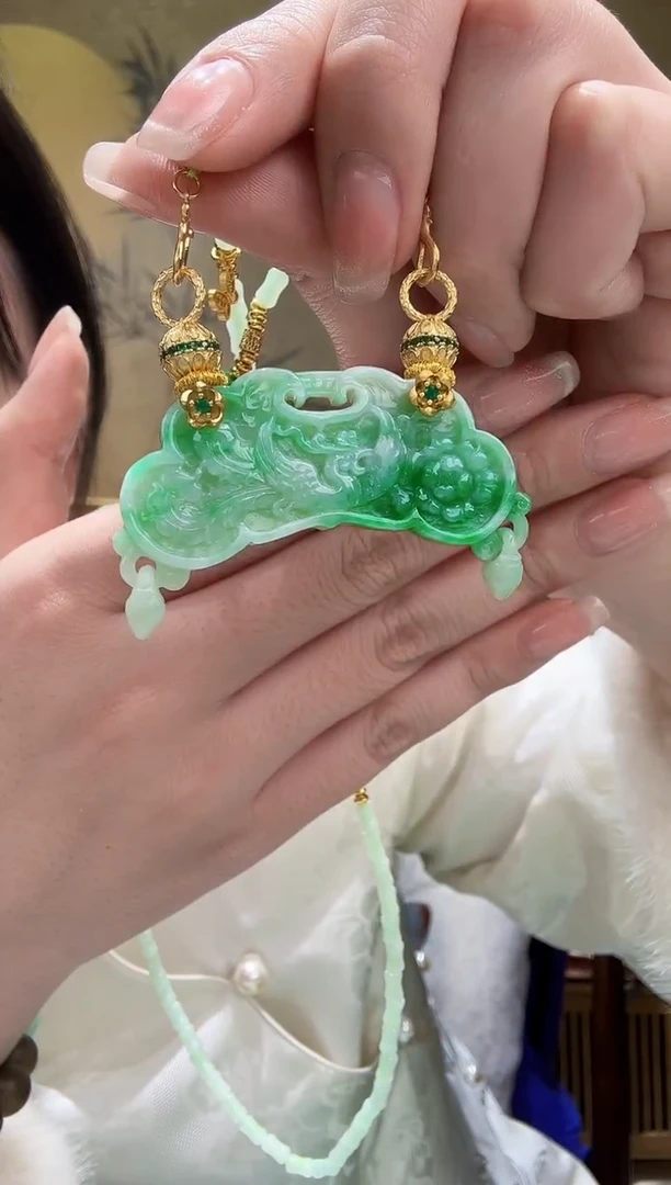 颈饰未镶嵌翡翠吊坠