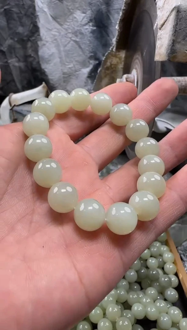 和田玉未镶嵌颈饰手串
