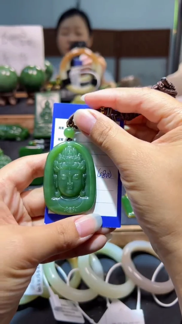 颈饰未镶嵌和田玉（碧玉）1