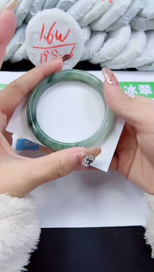 【闪购商品】石英质玉手镯未镶嵌194