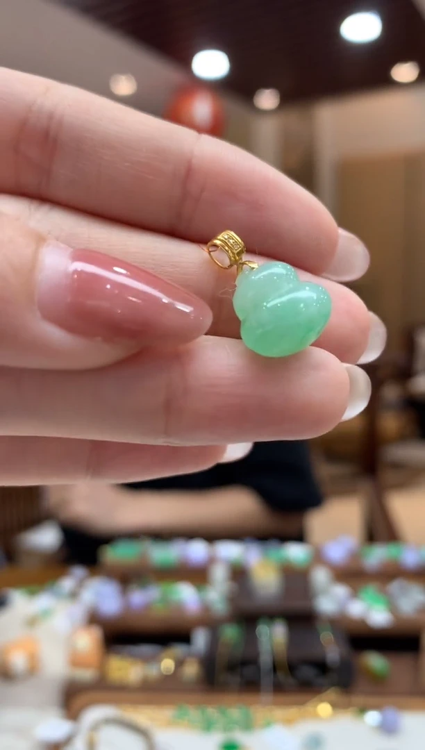 翡翠18K金镶嵌吊坠(不含链)葫芦