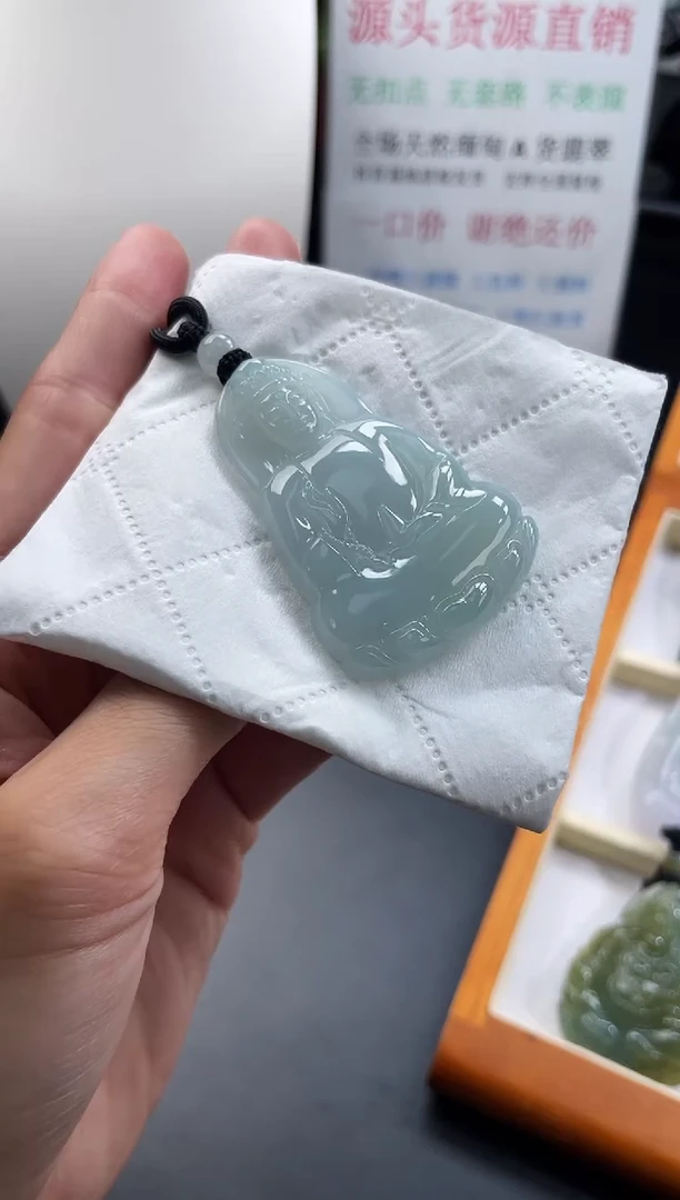 翡翠未镶嵌颈饰观音