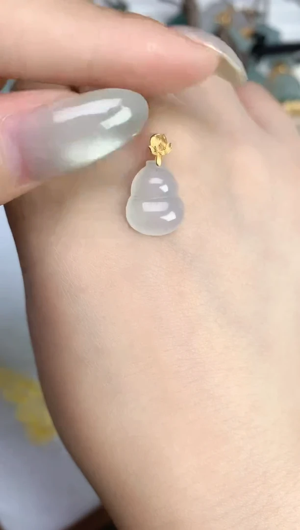 颈饰18K金镶嵌翡翠2025110701