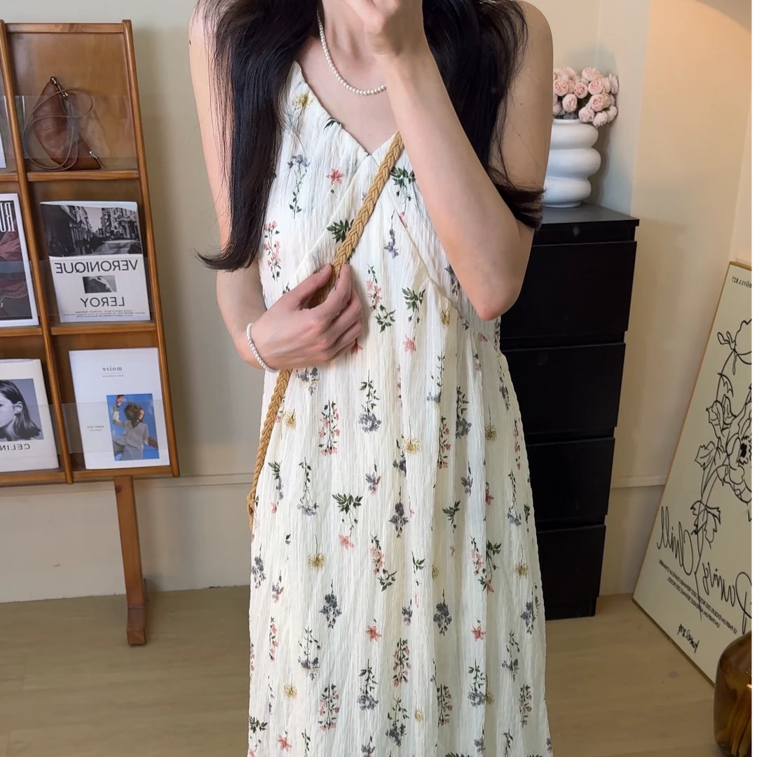 2025乖巧甜系少女夏日小苍兰花花吊带连衣裙