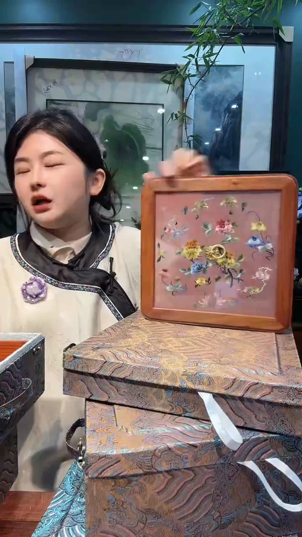 竖款非遗苏绣手工刺绣果盒