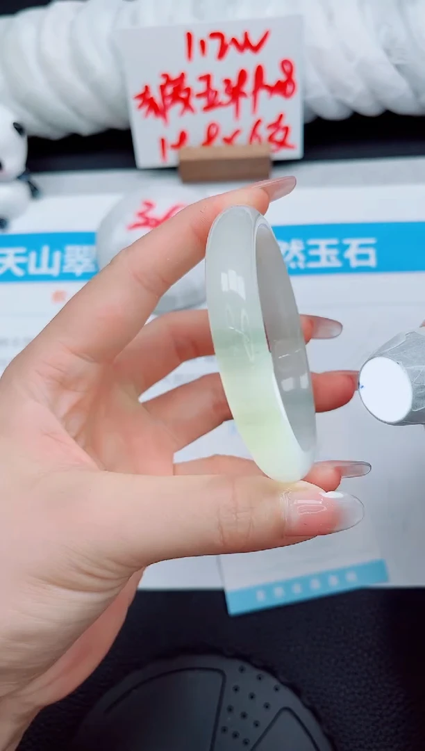 石英质玉手镯未镶嵌80-