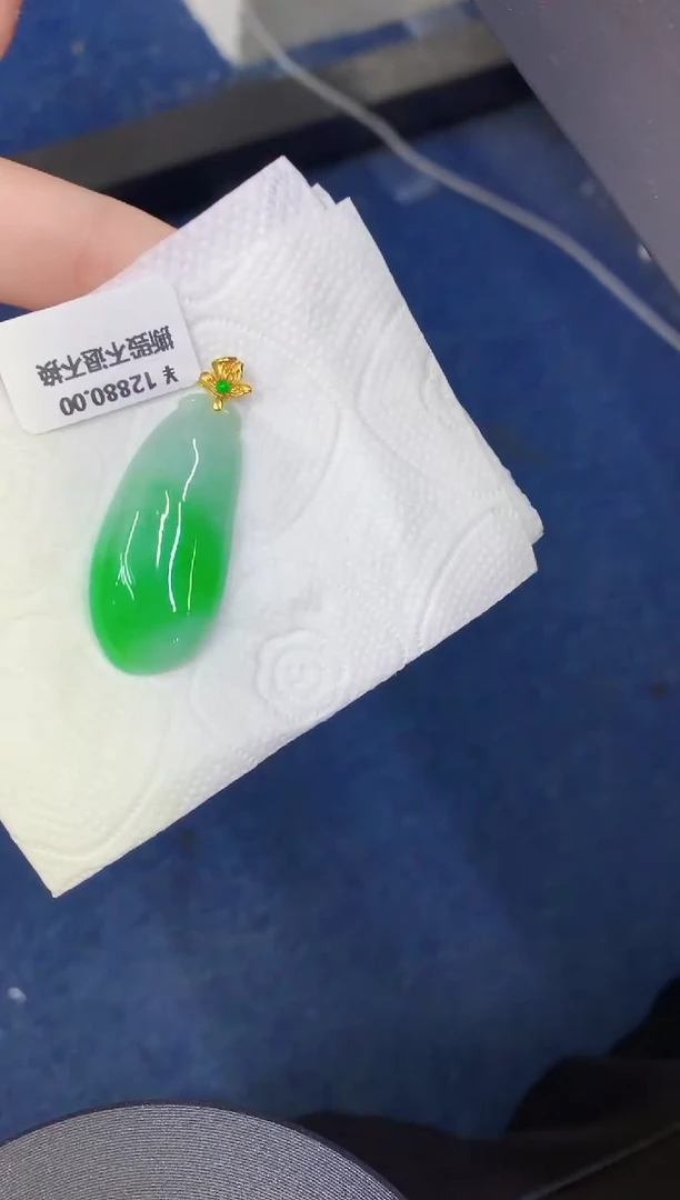 颈饰18K金镶嵌翡翠缅甸天然翡翠A货