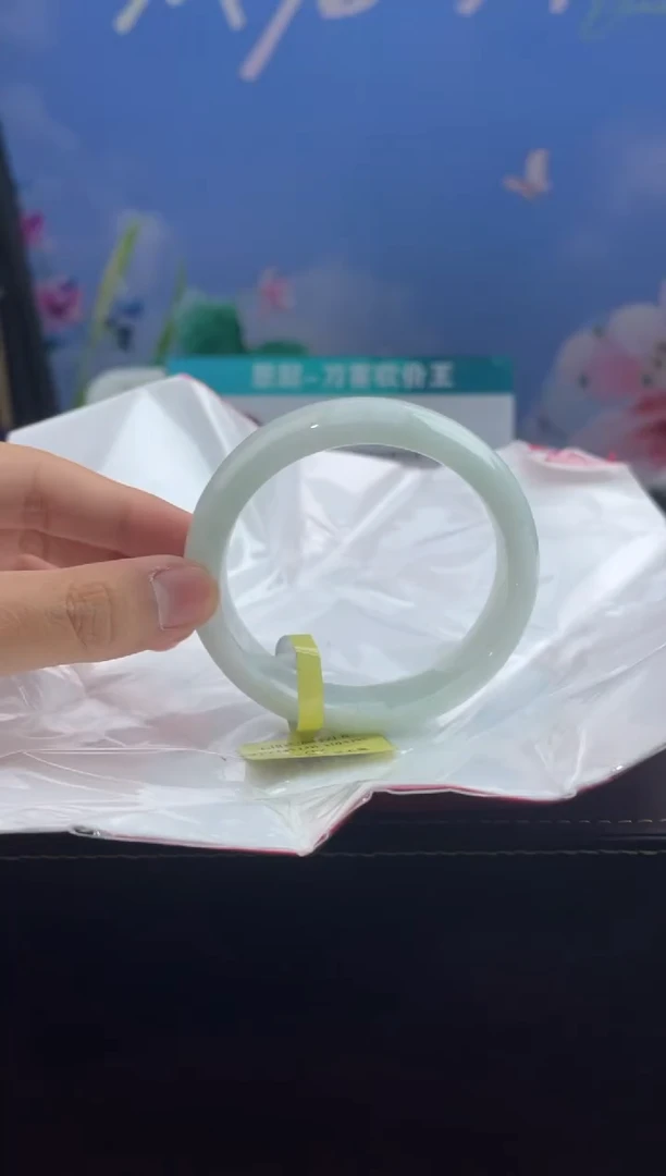 翡翠手镯未镶嵌翡翠手镯25