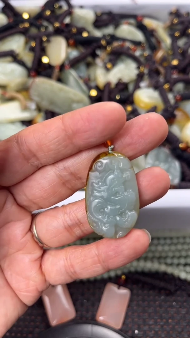 【闪购商品】和田玉颈饰未镶嵌多样性发货没有证书拍一发一有瑕