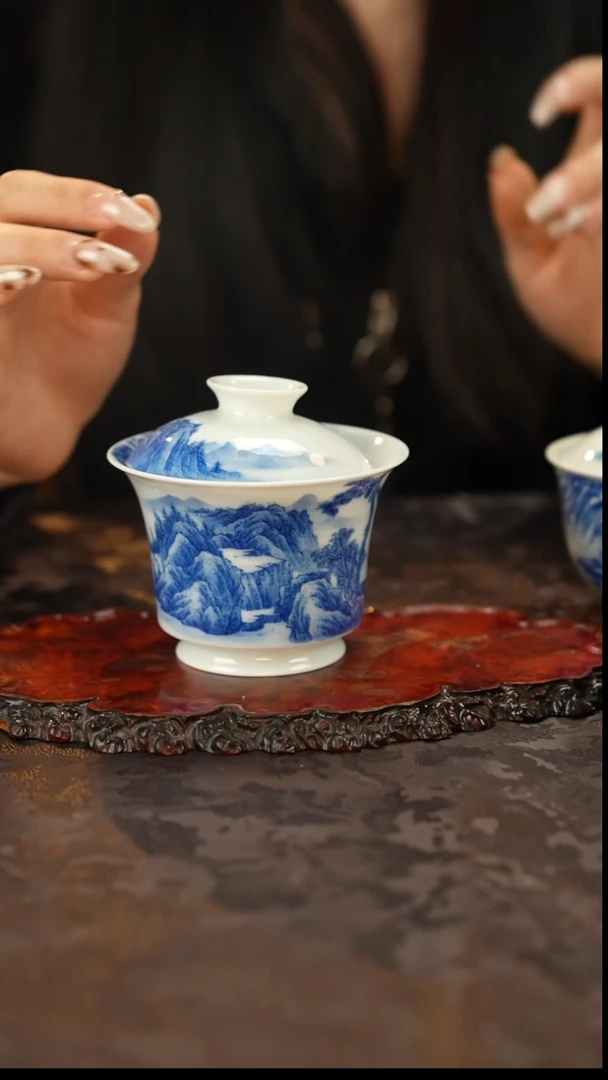 青花手绘山水瀑布盖碗