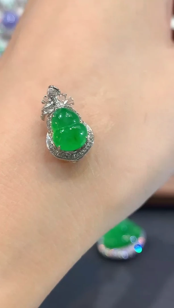 吊坠(不含链)18K金镶嵌翡翠a108