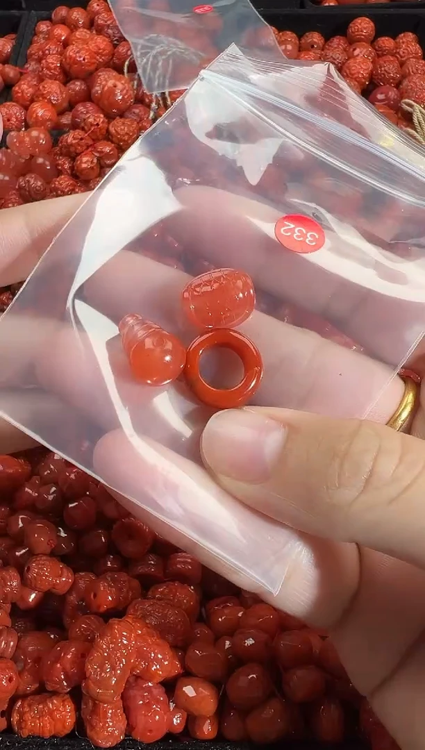 颈饰未镶嵌南红玛瑙1