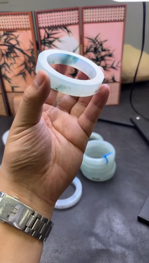 未镶嵌手镯定制翡翠E*a手镯