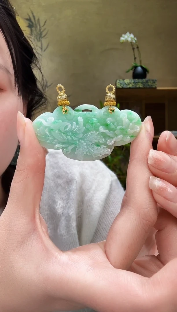 颈饰未镶嵌翡翠吊坠