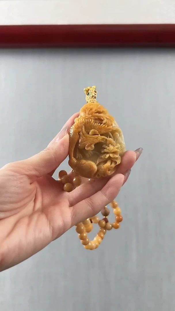 翡翠未镶嵌颈饰凤凰