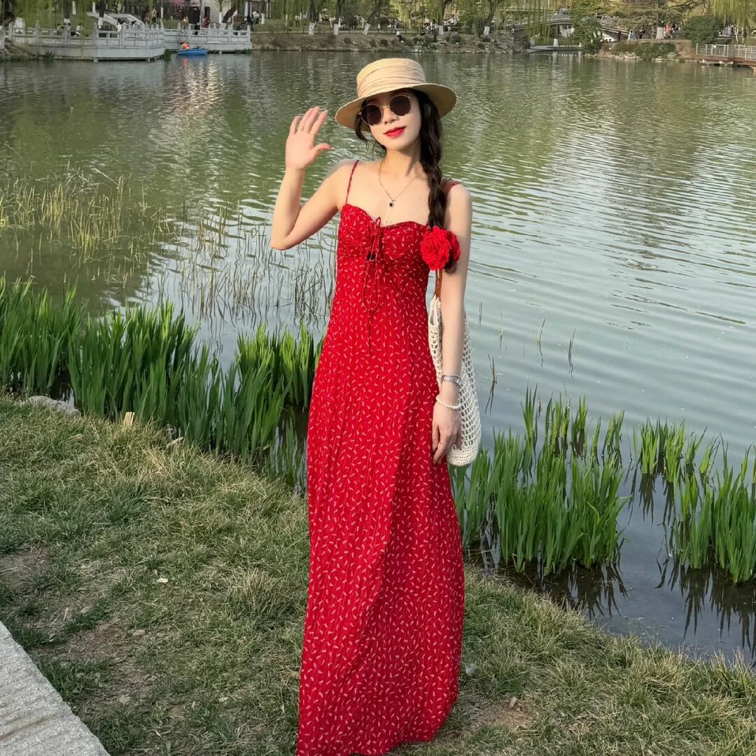 法式绑带吊带碎花连衣裙2025年夏季新款海边度假气质收腰显瘦长裙
