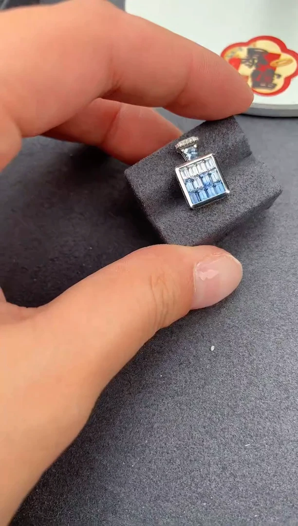 【闪购商品】蓝宝石吊坠(不含链)18K金镶嵌1.2ct蓝宝石吊坠