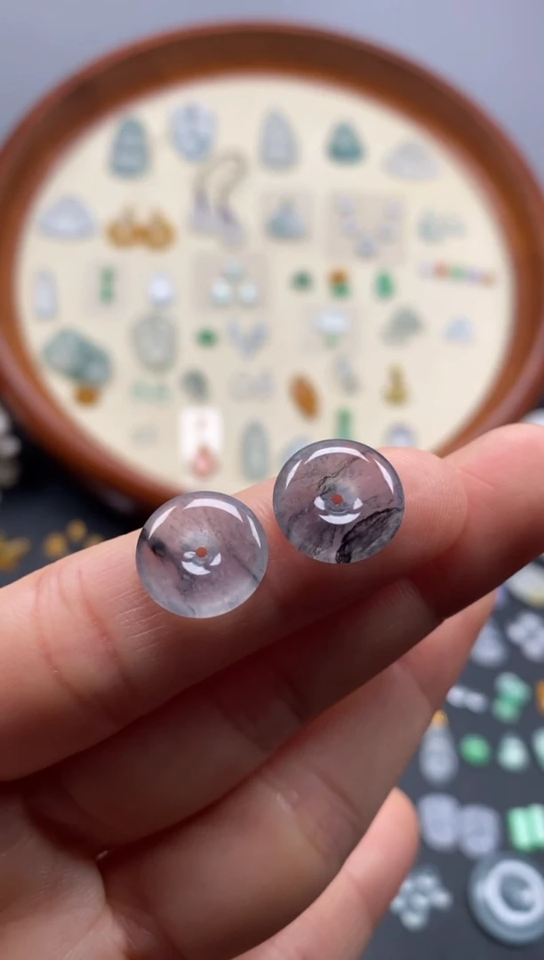 颈饰未镶嵌翡翠冰乌鸡扣子1对/芬