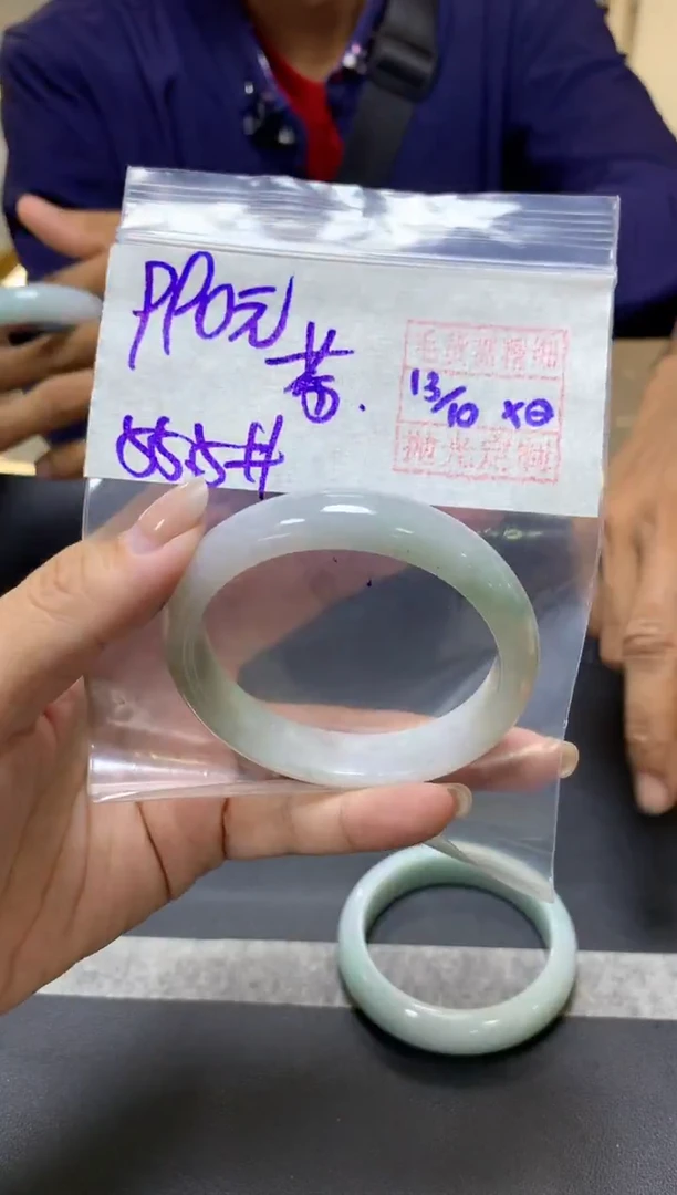 未镶嵌定制翡翠?****?+手镯55.5#990元  毛货需抛光