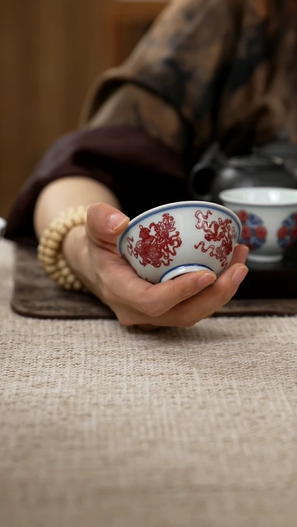 /150全釉里红八宝杯