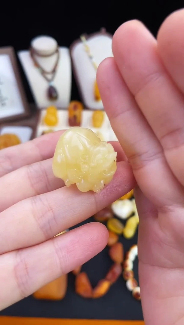 琥珀未镶嵌珠宝奇石柒月