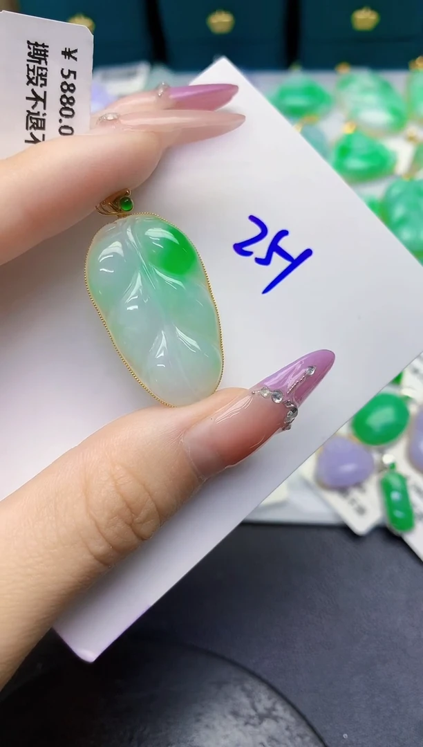颈饰18K金镶嵌翡翠缅甸天然翡翠A货