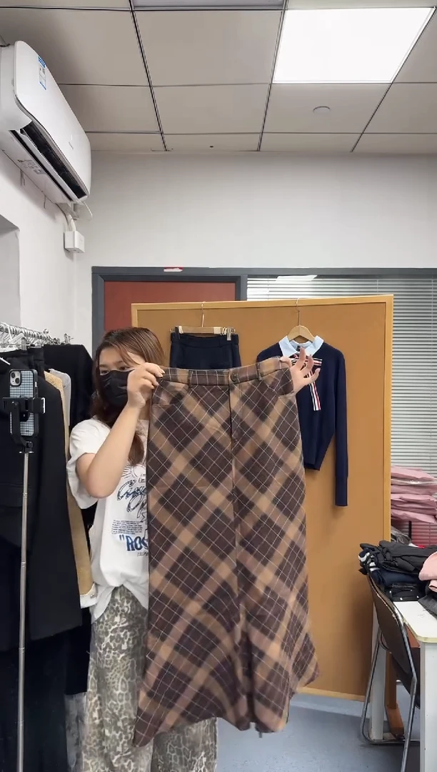 恐龙阿姨闪商品：格子半身裙腰围72左右