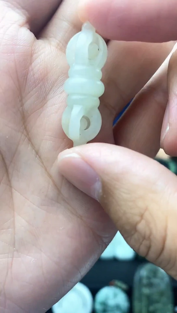 石英岩玉未镶嵌颈饰1