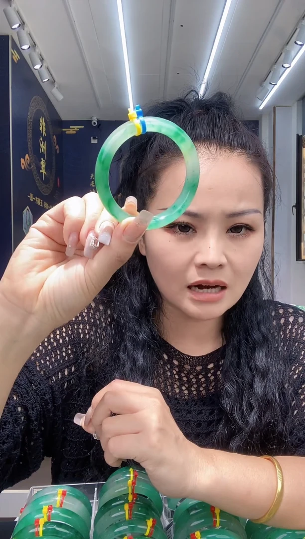 石英质玉手镯未镶嵌30