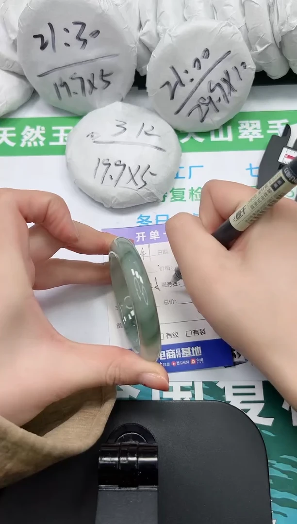 【闪购商品】石英质玉手镯未镶嵌K41-52