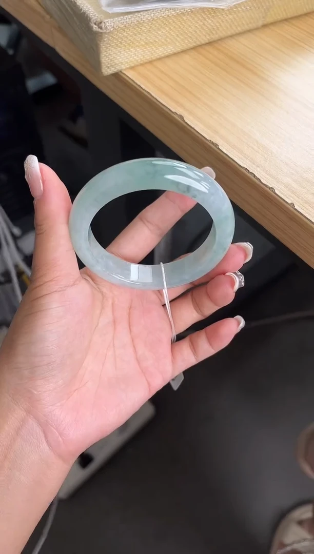 翡翠手镯未镶嵌手镯
