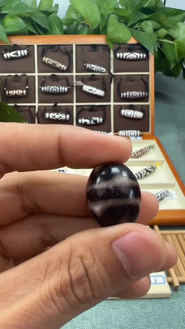 玛瑙/玉髓（覆膜）吊坠(不含链)未镶嵌30.（微瑕）
