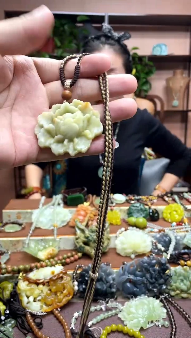 未镶嵌岫玉吊坠·