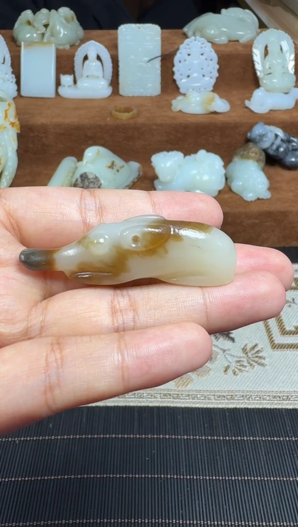 颈饰未镶嵌和田玉1
