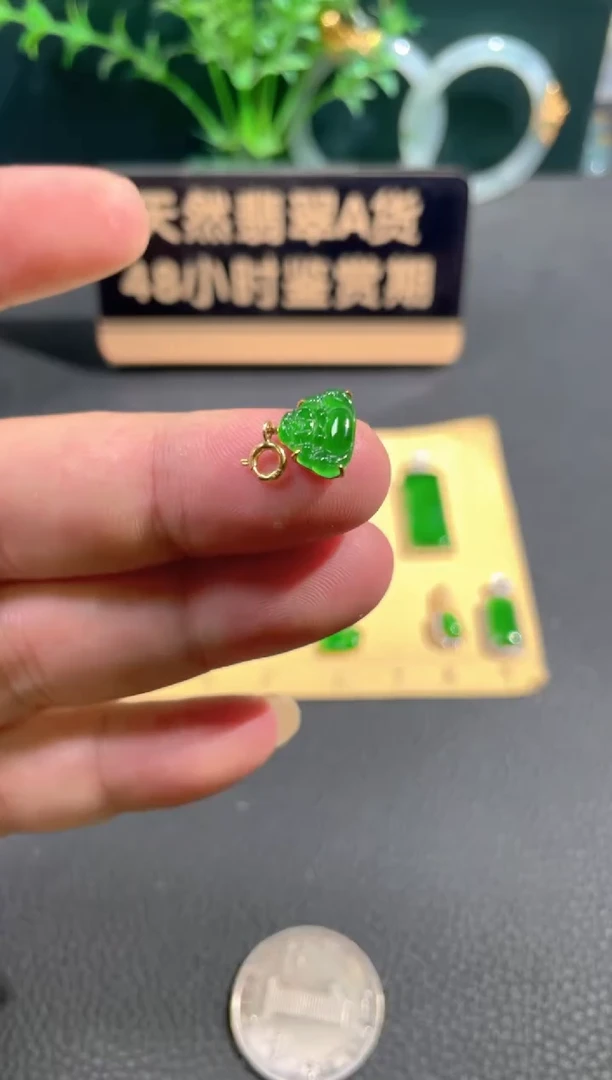 翡翠18K金镶嵌颈饰翡翠