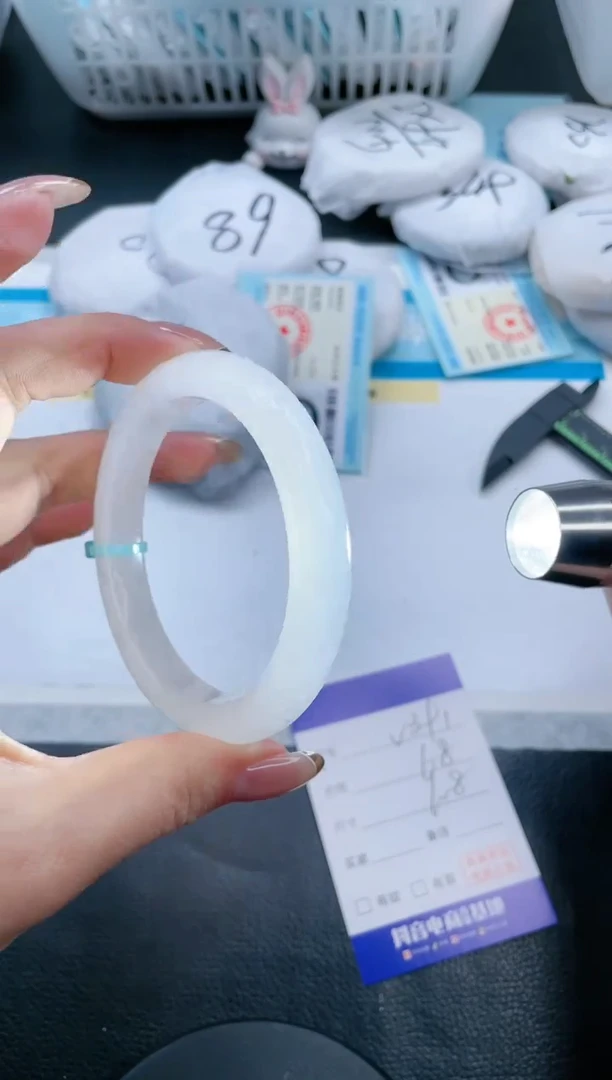 【闪购商品】石英质玉手镯未镶嵌19V391-60