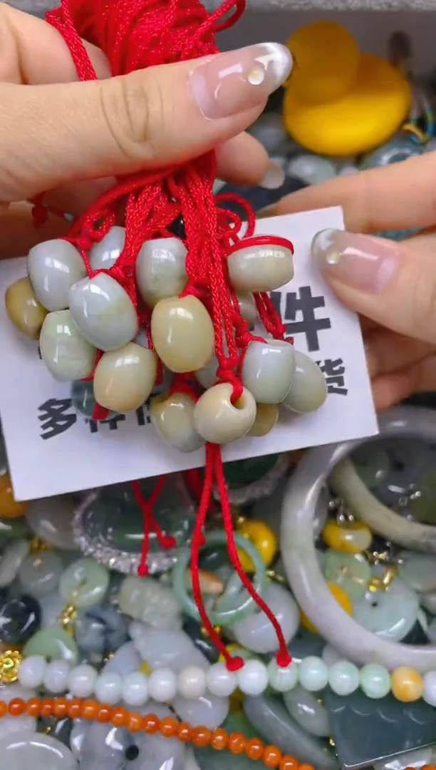 翡翠未镶嵌颈饰一单一个多样性随机发一件