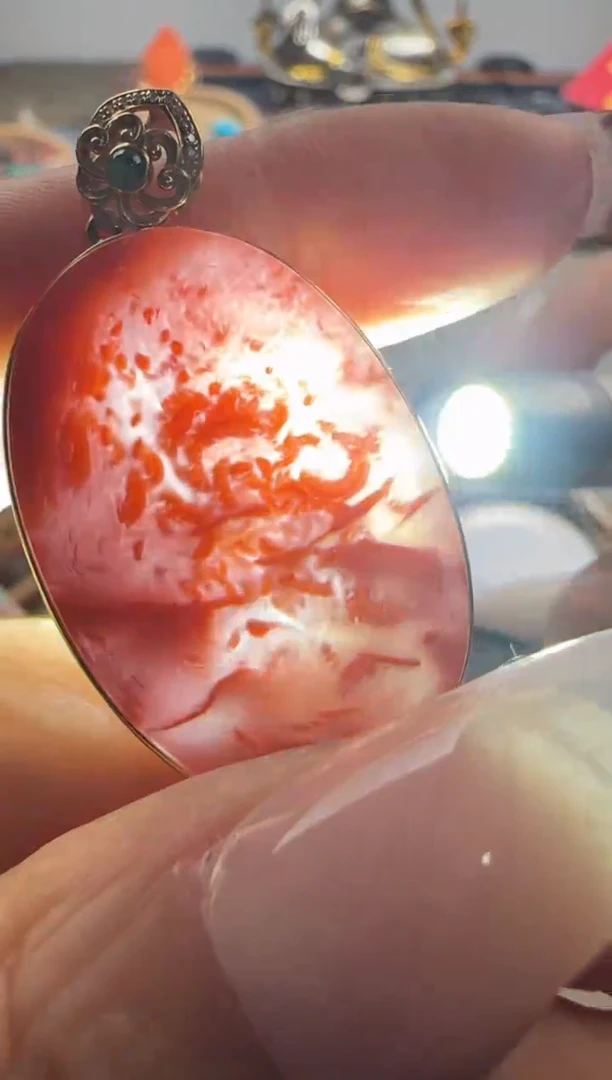 【闪购商品】南红玛瑙颈饰18K金镶嵌南红吊坠