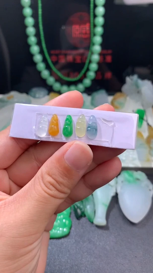 未镶嵌定制翡翠